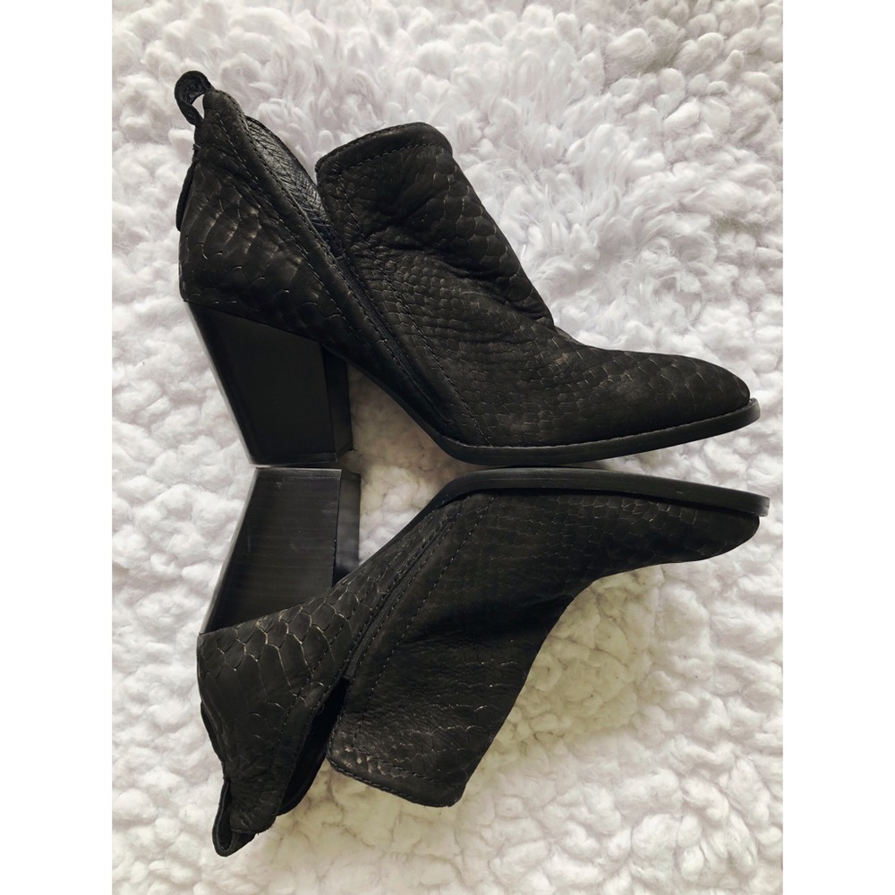 🌟JEFFREY CAMPBELL SUEDE SNAKESKIN BOOTIES🌟